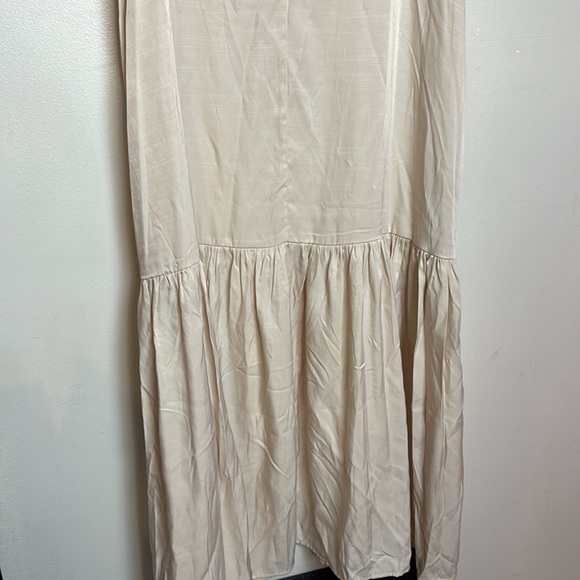 H&M Sleeveless Maxi Length Woven V-Neck Relaxed Loose Fit Dress in Light Beige - Picture 12 of 12